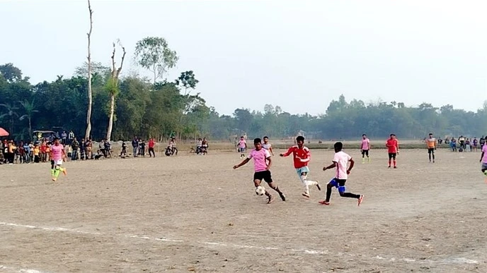 ফুলবাড়ীতে স্বেচ্ছাসেবক দলের মাদক বিরোধী ফুটবল টুর্নামেন্ট অনুষ্ঠিত